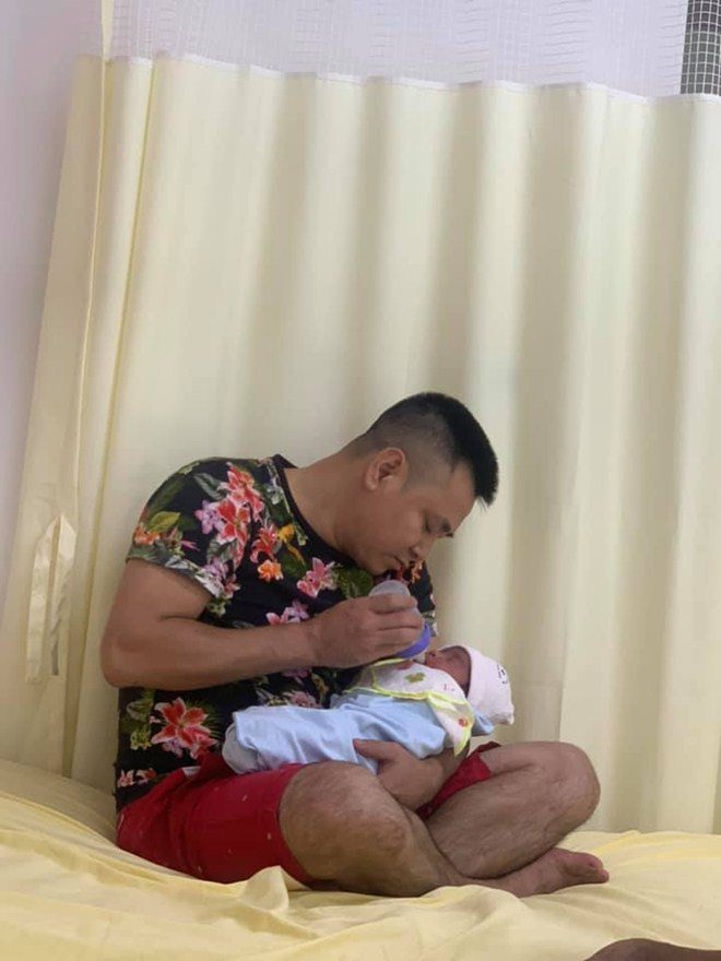 Sao Việt 24h: Vợ khoe em bé mới sinh nhưng động tác chăm con của Tự Long thành tâm điểm - 4