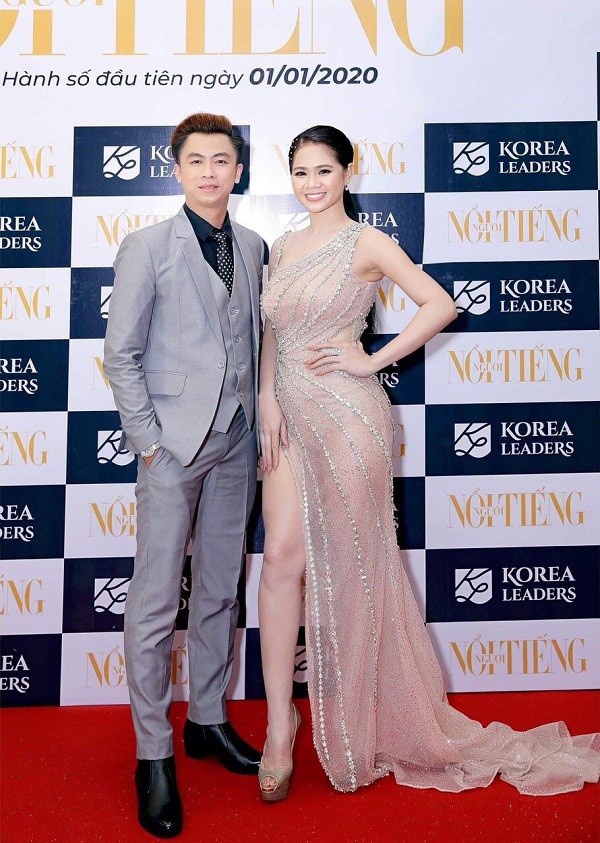 hoa hau tran thien kim khoe voc dang dong ho cat tren tham do - 1
