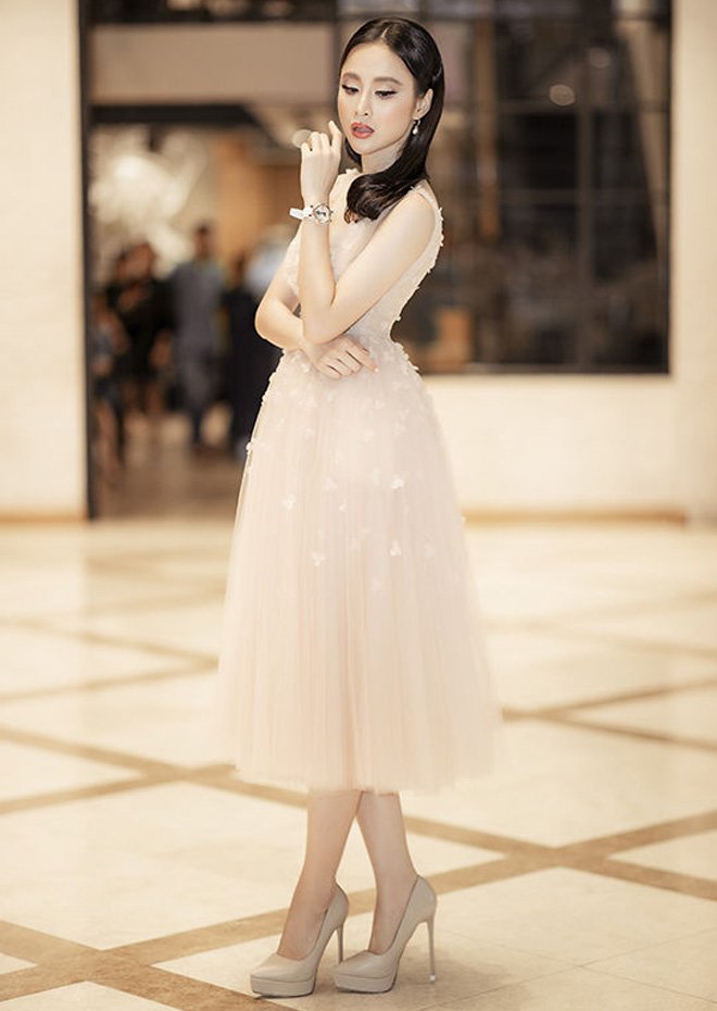 Quá tay son phấn, Angela Phương Trinh gây hoảng vì gương mặt “vừa già vừa đơ” - 4