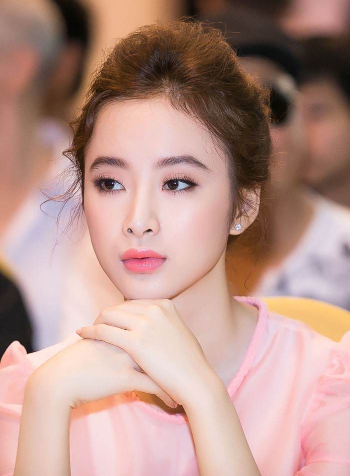Quá tay son phấn, Angela Phương Trinh gây hoảng vì gương mặt “vừa già vừa đơ” - 7