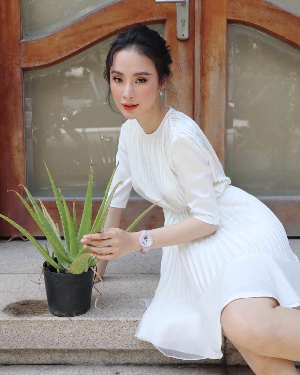 Quá tay son phấn, Angela Phương Trinh gây hoảng vì gương mặt “vừa già vừa đơ” - 6