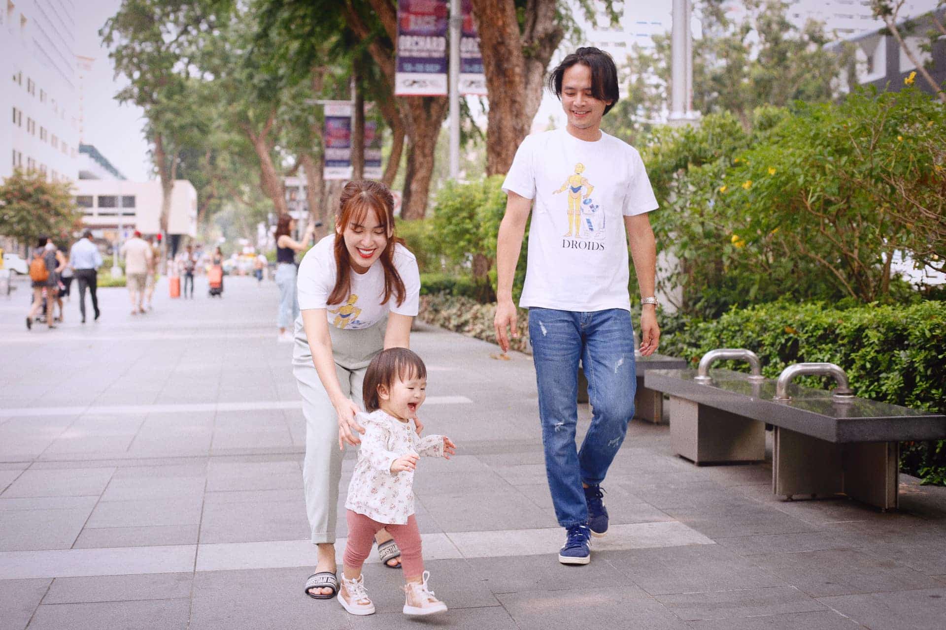 van anh - tu vi: cap bo me tre so huu phong cach dien do doi "chap" moi mau sac - 10
