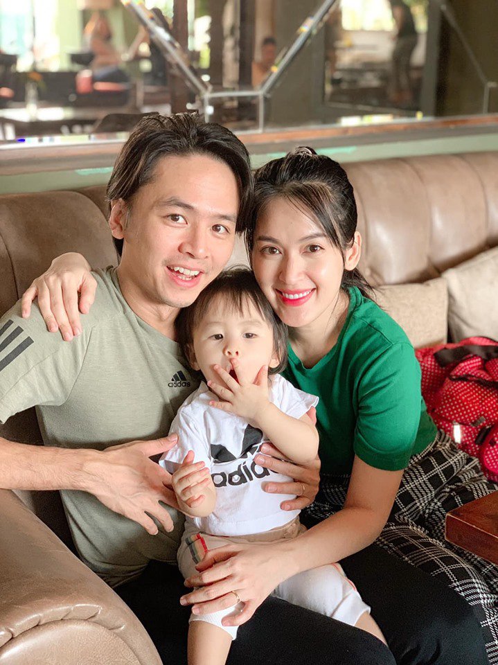 van anh - tu vi: cap bo me tre so huu phong cach dien do doi "chap" moi mau sac - 7