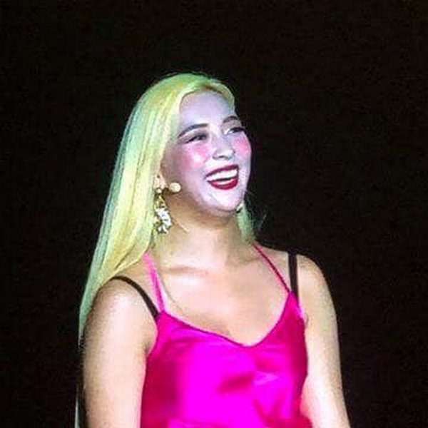 Vốn xinh biết bao nhiêu, nữ ca sĩ Hàn khiến fan khóc thét với màn tự make-up “sương sương” - 5