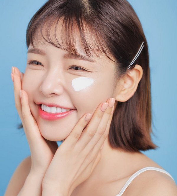 Vốn xinh biết bao nhiêu, nữ ca sĩ Hàn khiến fan khóc thét với màn tự make-up “sương sương” - 9