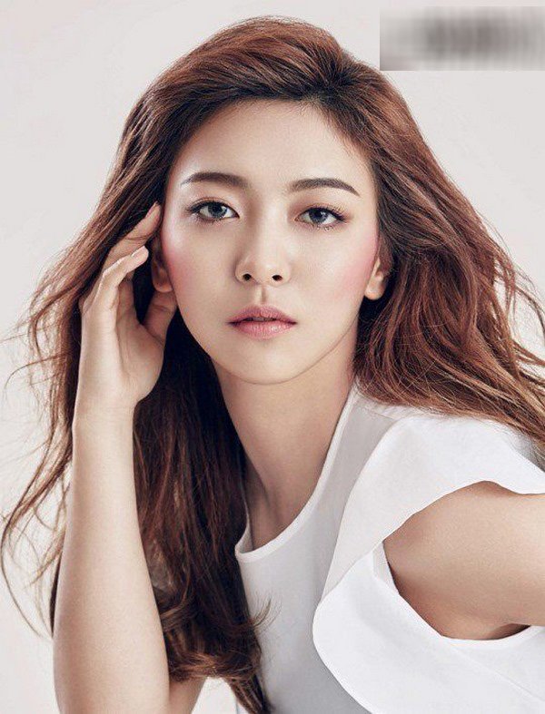 Vốn xinh biết bao nhiêu, nữ ca sĩ Hàn khiến fan khóc thét với màn tự make-up “sương sương” - 7