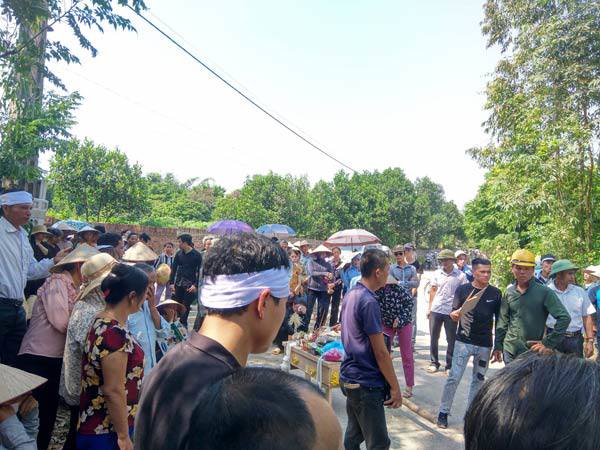 Tai nạn khiến 3 mẹ con tử vong: Ám ảnh chiếc bánh sinh nhật đặt trên quan tài cháu bé - 6