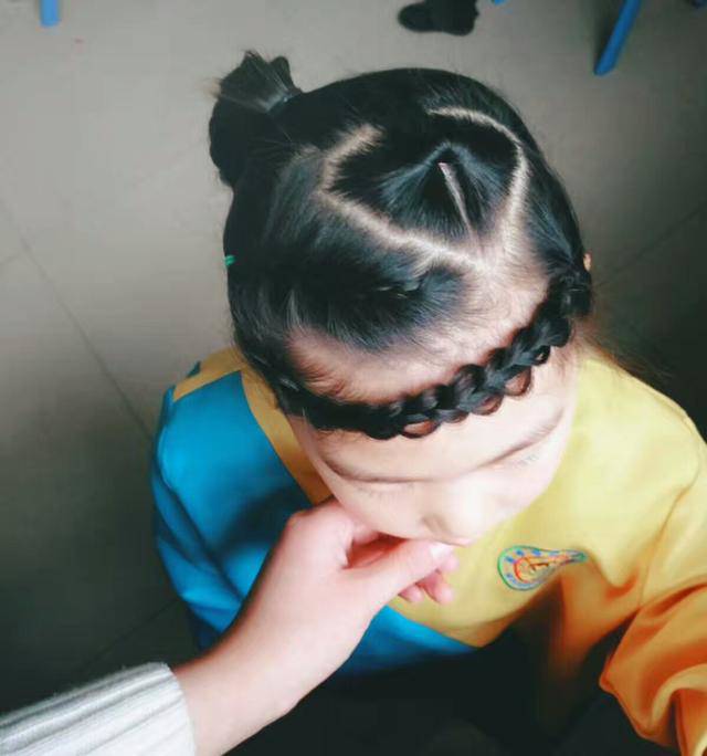 Cô giáo mầm non tết 20 kiểu tóc cho con suốt tháng, mẹ biết chuyện vô cùng tức giận - 5