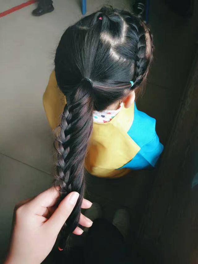 Cô giáo mầm non tết 20 kiểu tóc cho con suốt tháng, mẹ biết chuyện vô cùng tức giận - 2