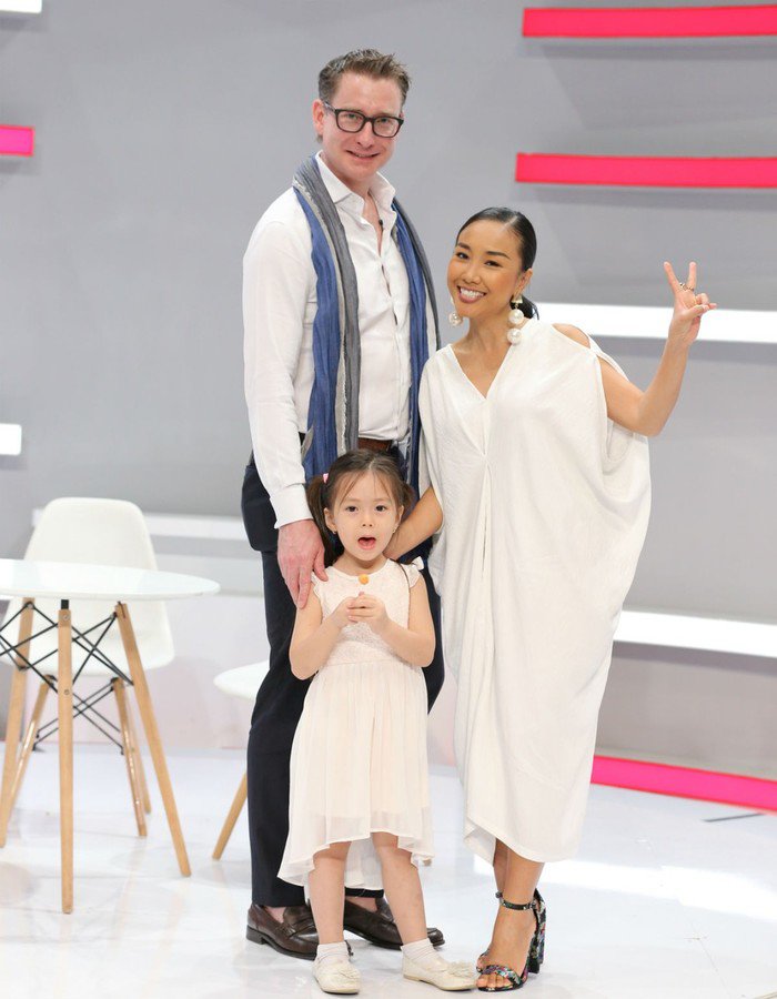 Mỹ nhân Việt nhỏ bé yêu chồng Tây cao lớn, lúc có thai con sinh ra ai cũng ghen tỵ - 10