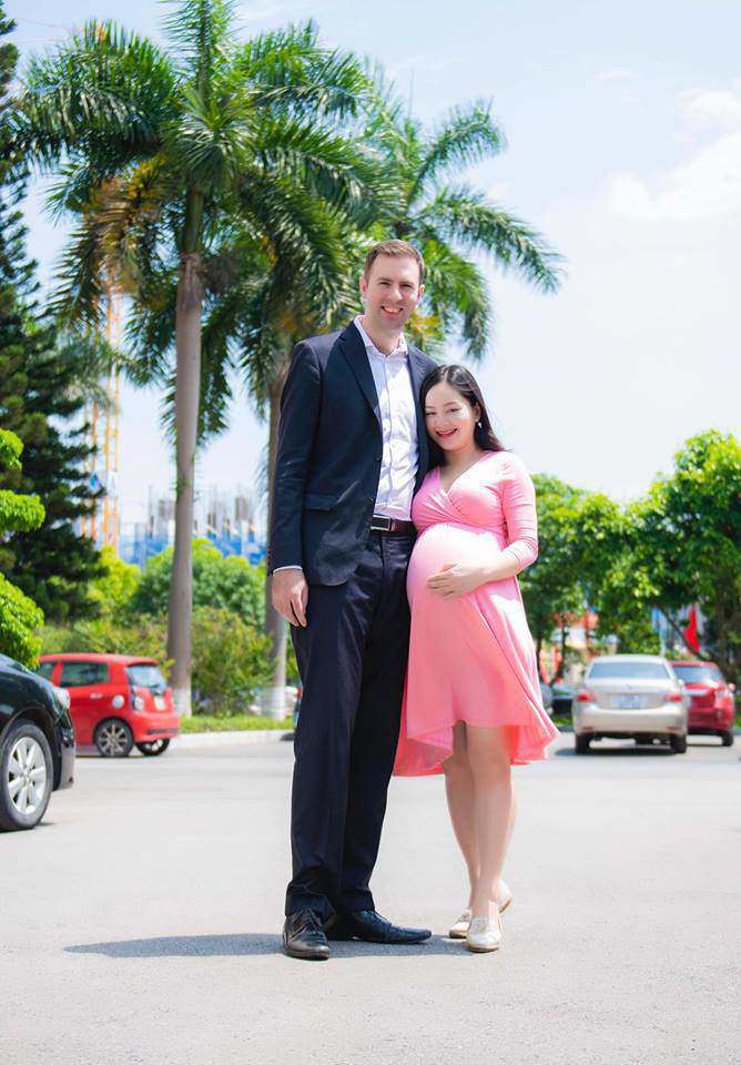 Mỹ nhân Việt nhỏ bé yêu chồng Tây cao lớn, lúc có thai con sinh ra ai cũng ghen tỵ - 2
