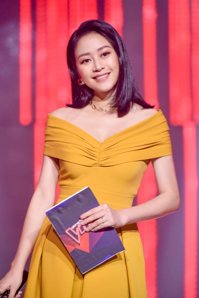 MC Phí Linh mang bầu 7 tháng, tiết lộ sẽ đi xin đồ cũ cho con - 1