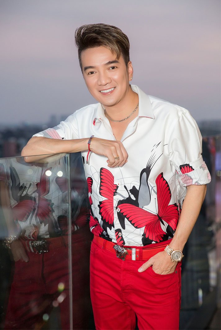 Diện cả cây đỏ đi chấm thi, Đàm Vĩnh Hưng chứng tỏ danh xưng quý ông sành điệu của Vbiz - 3