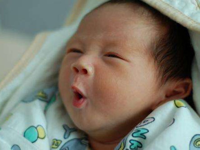 16 tuổi phát hiện có 2 cô bé: Bác sĩ nói khó có thai, mẹ trẻ đẻ liền 4 con