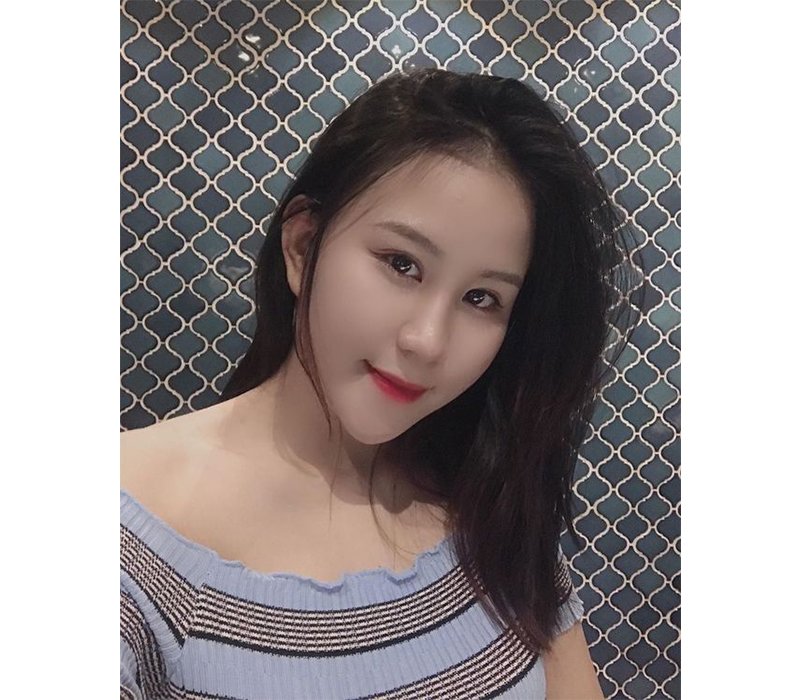 Sở hữu gương mặt ưa nhìn, Hoàng Kiều là một trong những hotgirl 9X luôn cực kỳ được lòng cộng đồng mạng Việt.
