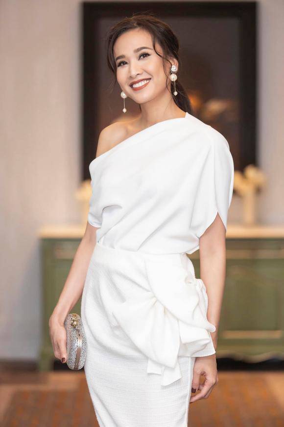 Dàn mỹ nhân Việt xúng xính váy áo lộng lẫy tại tiệc kỷ niệm 25 năm ngày cưới của Diễm My - 7