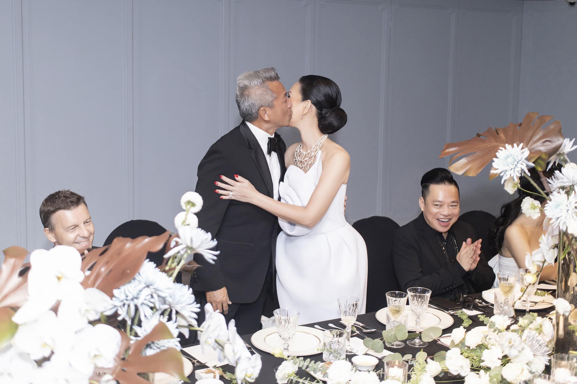 Dàn mỹ nhân Việt xúng xính váy áo lộng lẫy tại tiệc kỷ niệm 25 năm ngày cưới của Diễm My - 1