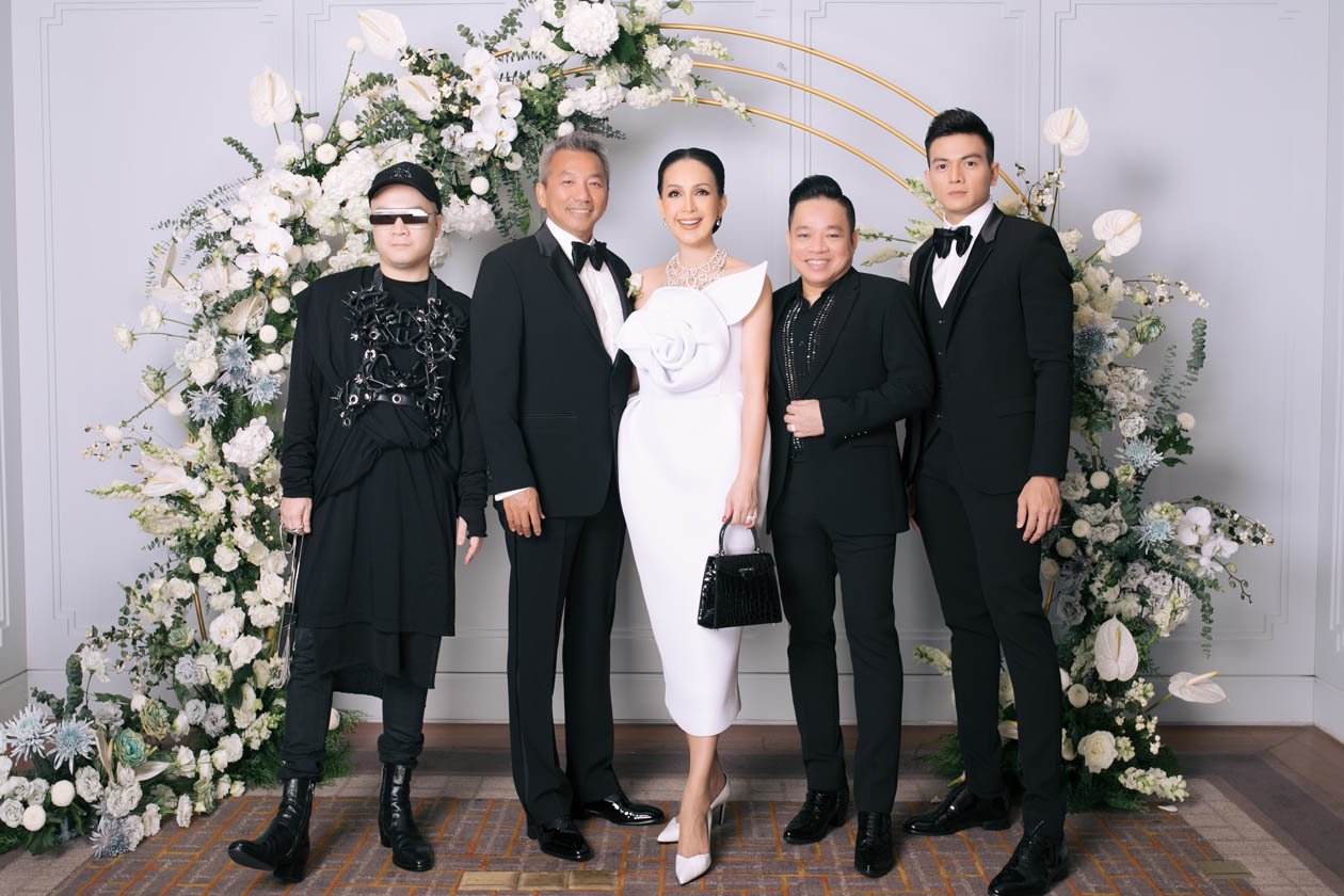 Dàn mỹ nhân Việt xúng xính váy áo lộng lẫy tại tiệc kỷ niệm 25 năm ngày cưới của Diễm My - 16