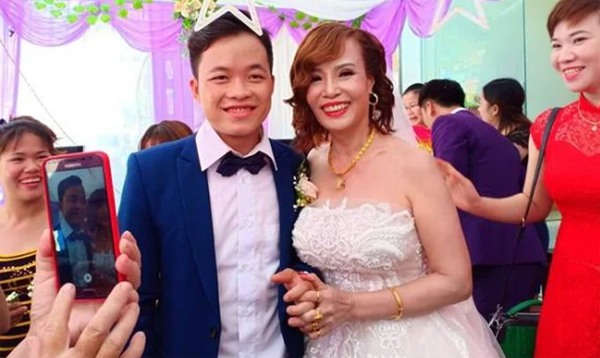 co dau thu sao mieng meo xech sau tham my van tuyen bo "gay soc", cdm choang vang - 1