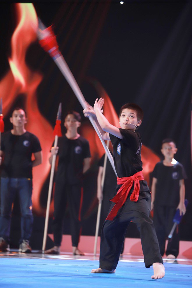 Ảnh hồi bé như con trai của Hoa hậu Khánh Vân làm Trấn Thành - Hari Won thích thú - 14