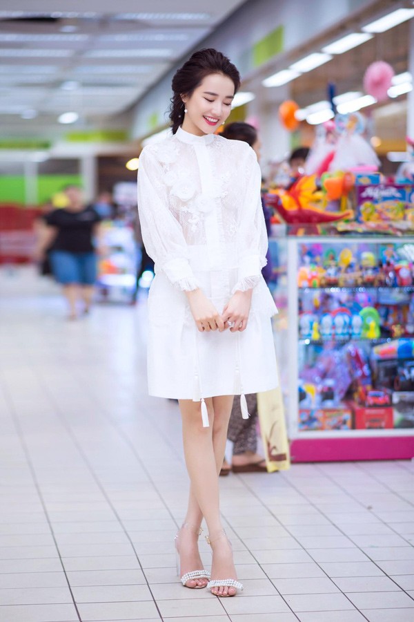 Nhã Phương thăng hạng nhan sắc lẫn phong cách thời trang sau khi về chung một nhà với Trường Giang - 9