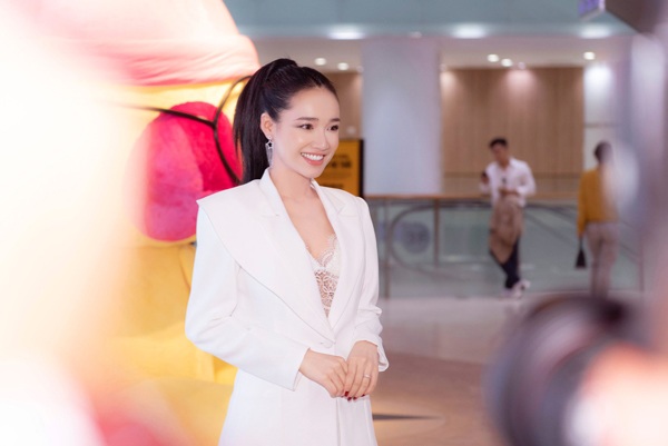 Nhã Phương thăng hạng nhan sắc lẫn phong cách thời trang sau khi về chung một nhà với Trường Giang - 23
