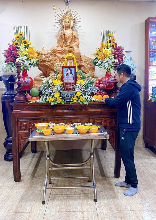Bố mẹ Phùng Ngọc Huy cúng 100 ngày cho Mai Phương dù cô chưa từng làm dâu trong nhà - 3