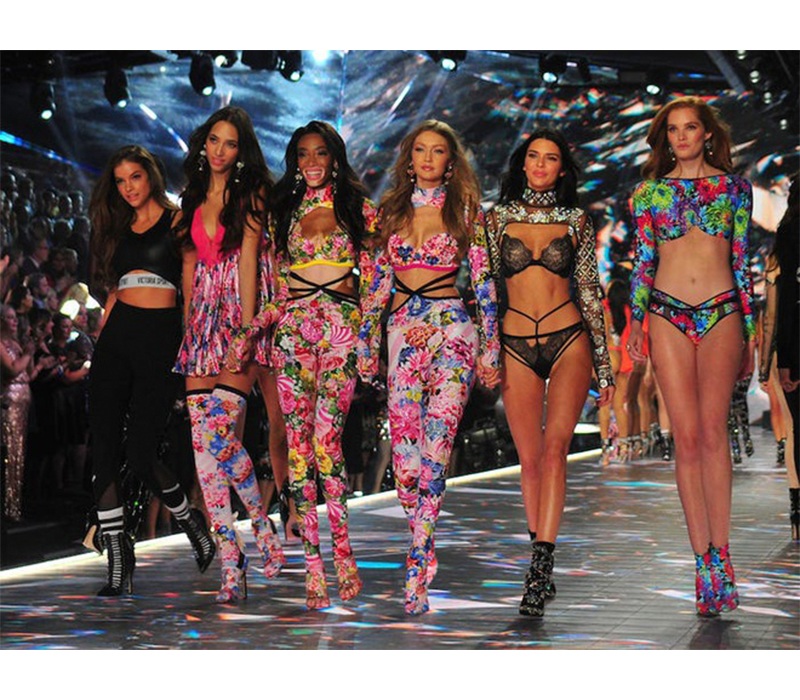 Có thể nói, Victoria's Secret với chương trình Fashion Show đình đám đã để lại dấu ấn vô cùng mạnh mẽ trong lòng công chúng, dẫu có thể trong tương lai, thương hiệu này không còn tồn tại nữa.
