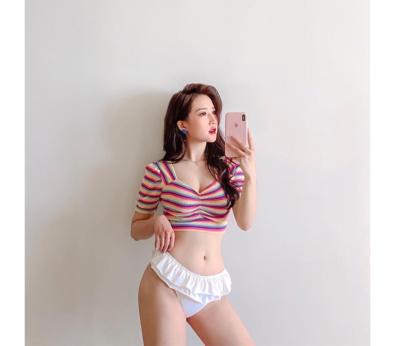 Hot girl sinh năm 1997 thường xuyên thu hút sự chú ý của dân tình bằng những hình ảnh khoe trọn sắc vóc hoàn hảo.
