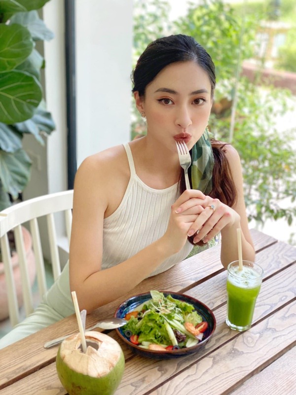 Đang mùa thi cử mà sợ béo, Lương Thuỳ Linh chăm chỉ tranh thủ ca trưa trốn đi tập gym - 5