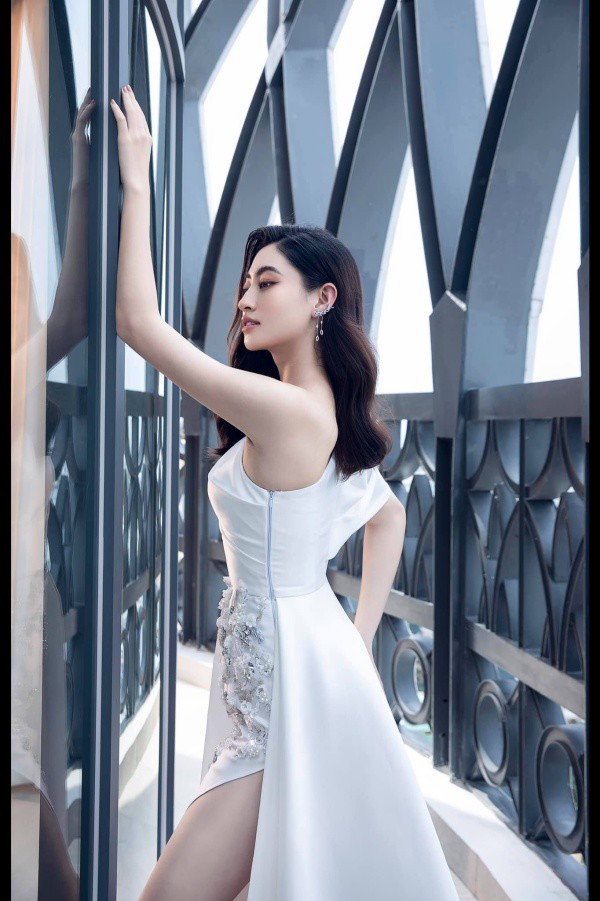Đang mùa thi cử mà sợ béo, Lương Thuỳ Linh chăm chỉ tranh thủ ca trưa trốn đi tập gym - 9