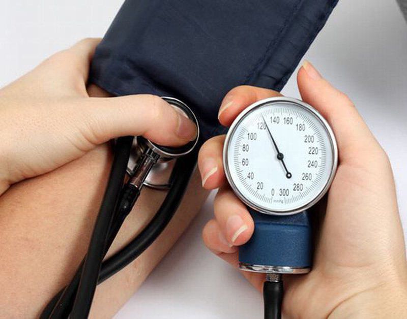 Tụt huyết áp nên ăn gì và cách phòng tránh tụt huyết áp - 1