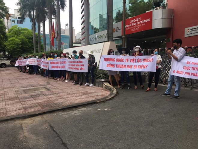 loat hoc sinh dang theo hoc bat ngo bi truong viet uc tu choi tiep nhan, phu huynh "soc" - 4