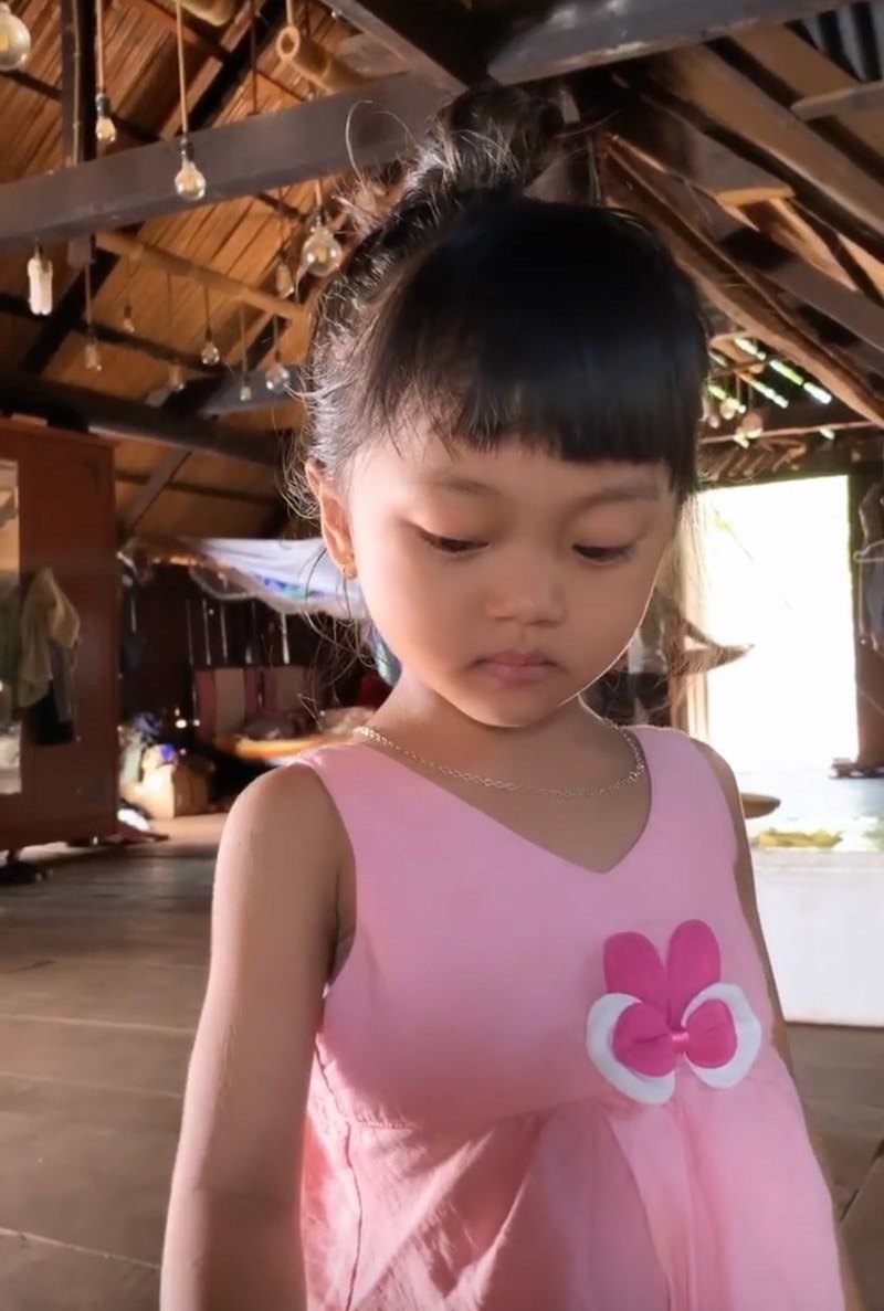 Sao Việt 24h: Chân dung cô bé được Hoa hậu Hamp;#39;Hen Niê coi như con ruột - 10