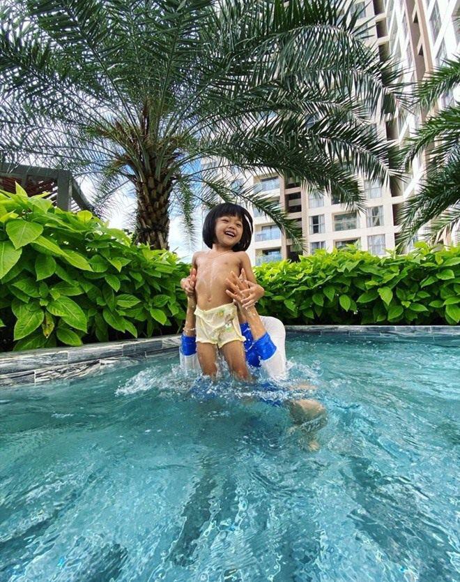 Sao Việt 24h: Chân dung cô bé được Hoa hậu Hamp;#39;Hen Niê coi như con ruột - 3