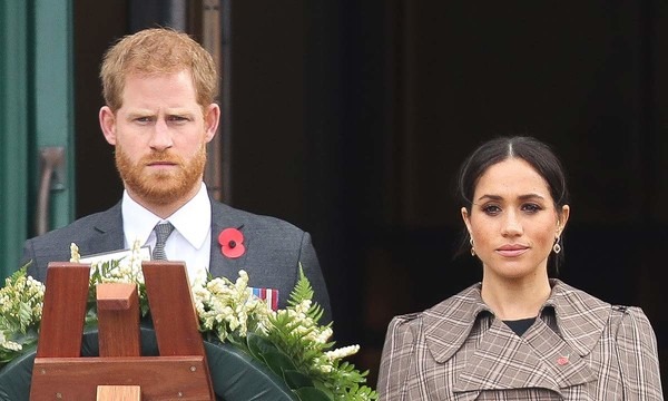 Nữ hoàng Anh bị fan của Meghan mắng nhẫn tâm vì không bảo vệ cháu dâu ...