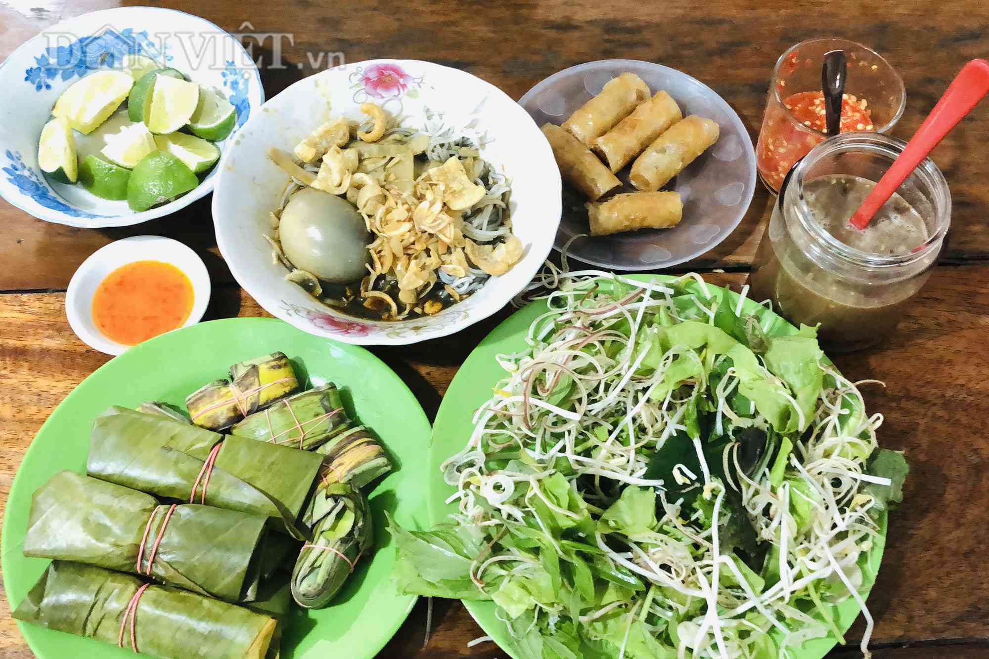 Bún cua thối, vừa ăn vừa bịt mũi thế mà là đặc sản, ăn riết rồi nghiền - 1
