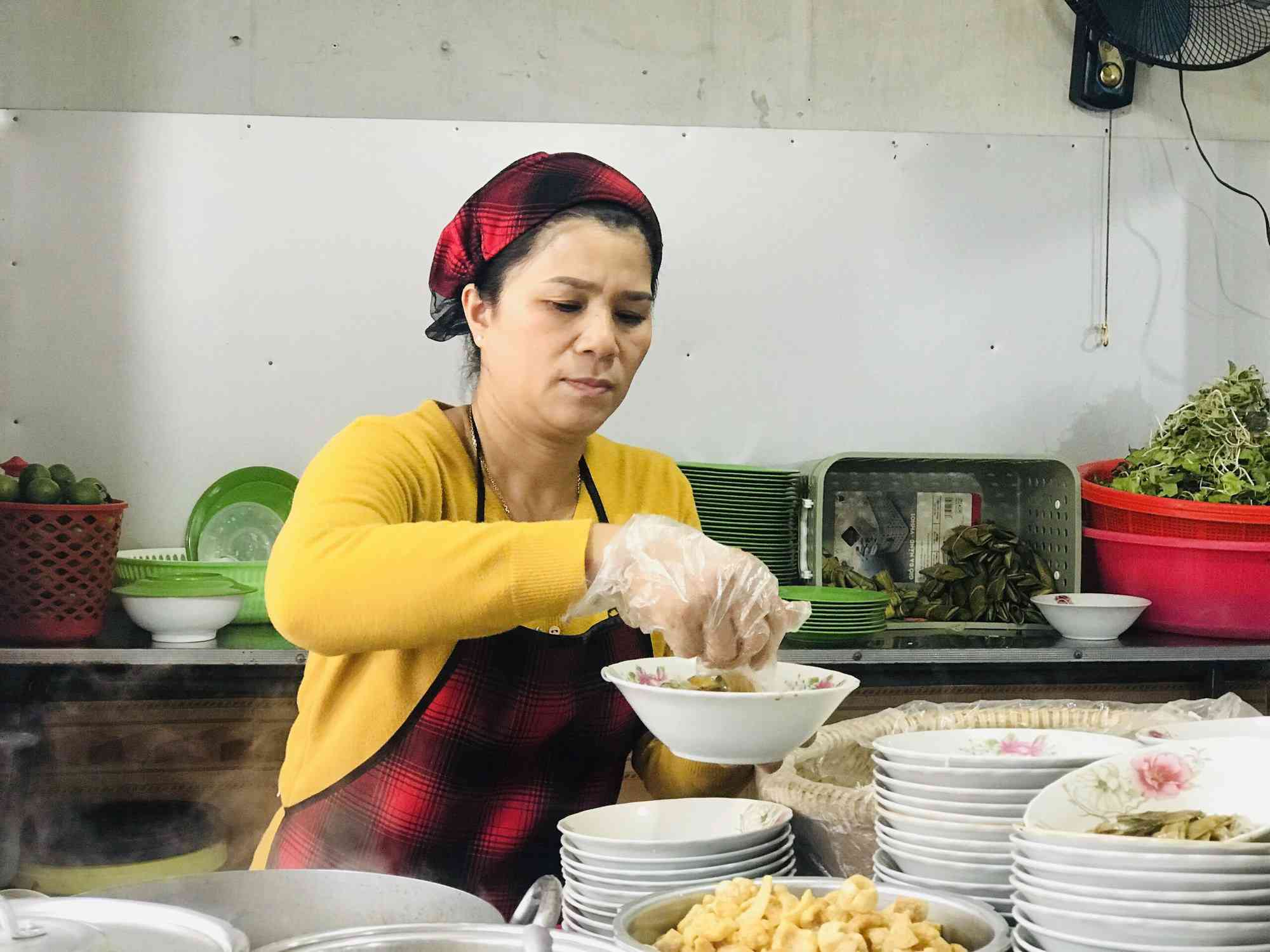 Bún cua thối, vừa ăn vừa bịt mũi thế mà là đặc sản, ăn riết rồi nghiền - 2