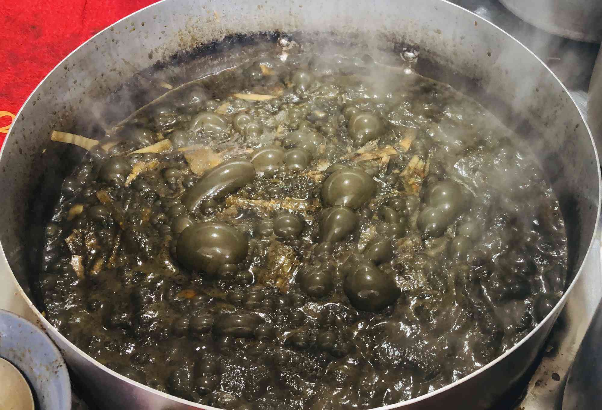 Bún cua thối, vừa ăn vừa bịt mũi thế mà là đặc sản, ăn riết rồi nghiền - 5