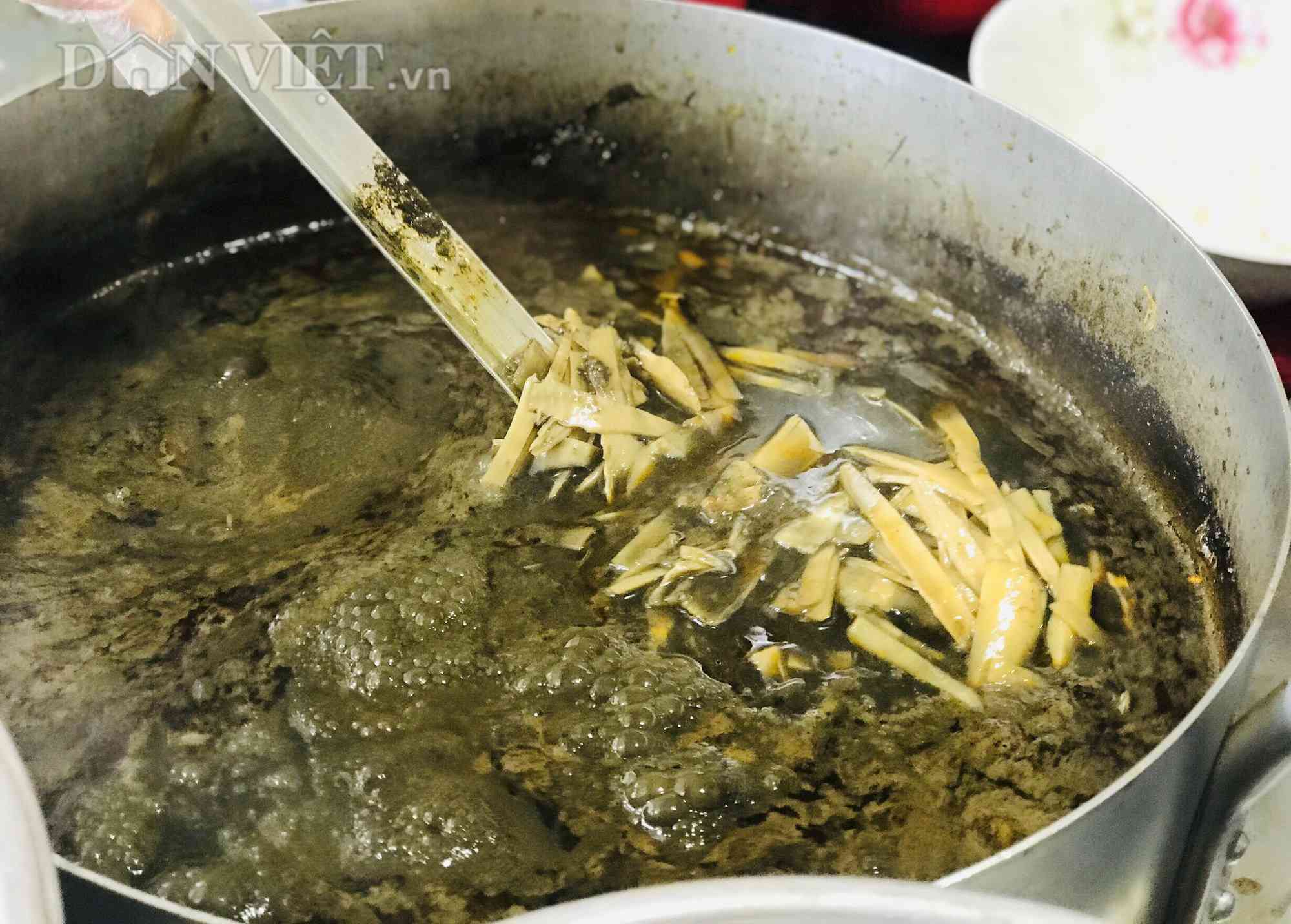 Bún cua thối, vừa ăn vừa bịt mũi thế mà là đặc sản, ăn riết rồi nghiền - 9