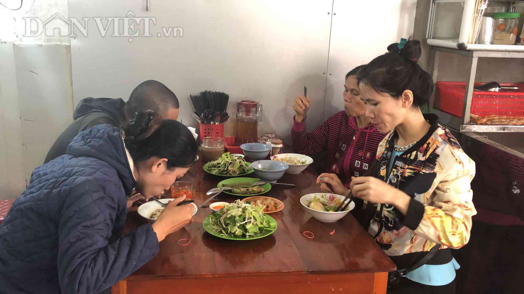 Bún cua thối, vừa ăn vừa bịt mũi thế mà là đặc sản, ăn riết rồi nghiền - 8