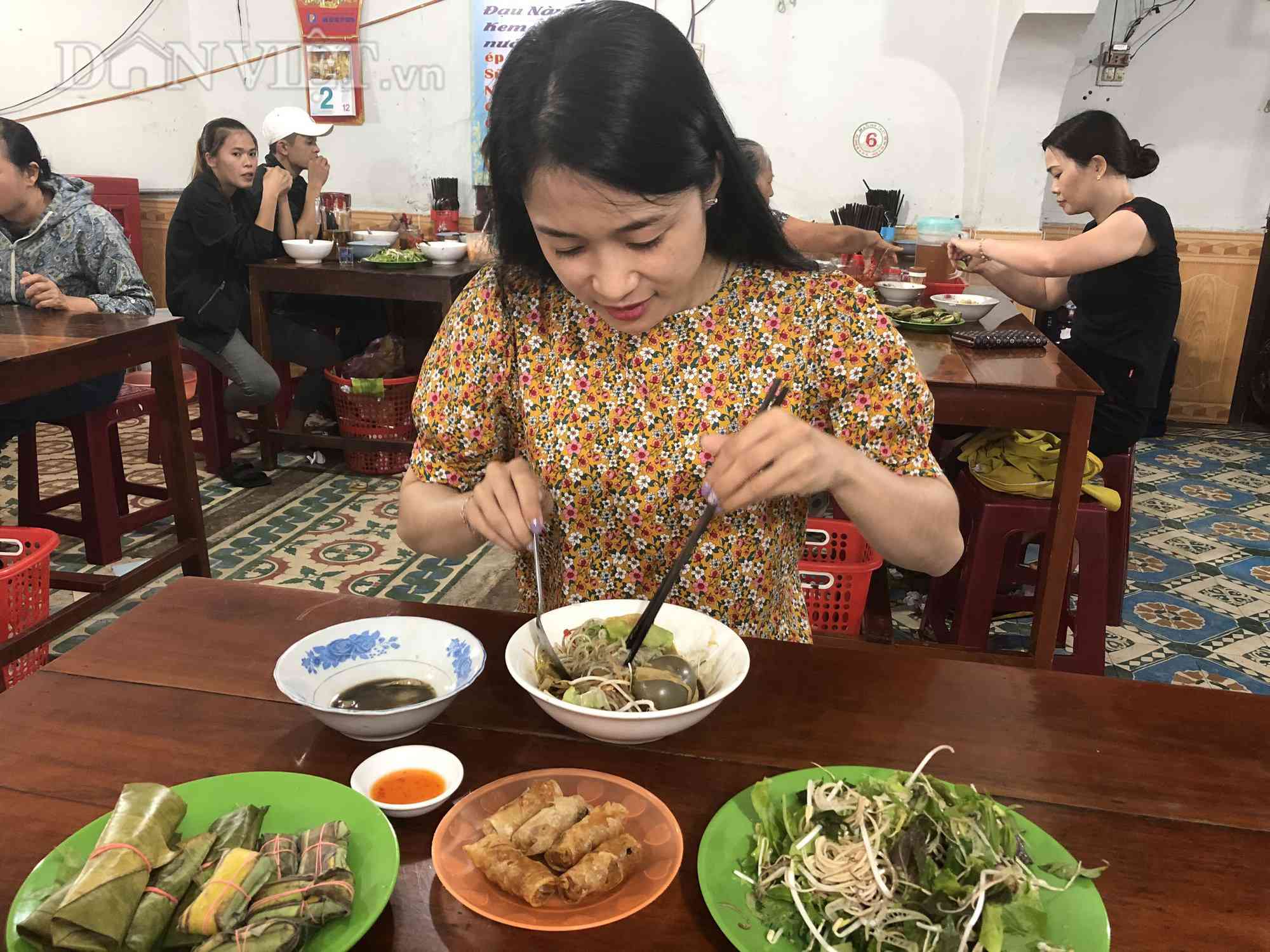 Bún cua thối, vừa ăn vừa bịt mũi thế mà là đặc sản, ăn riết rồi nghiền - 10