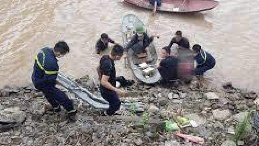 Thương tâm thi thể 3 mẹ con nổi trên sông Thương - 1