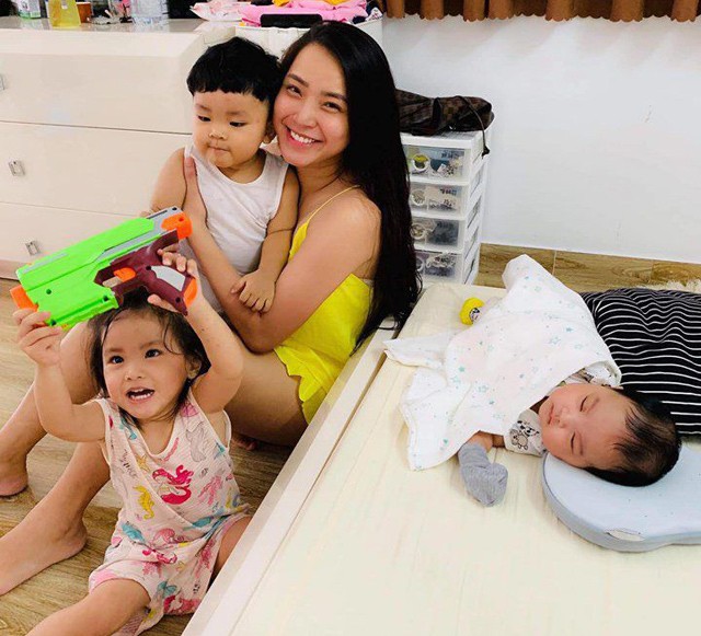 3 năm đẻ liền 3 con, vợ diễn viên Thành Đạt ra đường khoe eo vẫn hở gen nịt bụng - 8