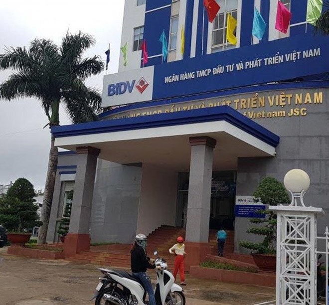 Vụ nhân viên ngân hàng tuyên bố vỡ nợ hàng trăm tỷ: Hàng xóm nói gì? - 2