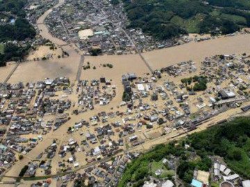 Lũ lụt nhấn chìm miền Nam Nhật Bản