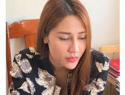 Không cưỡng nổi sức hút của nghề amp;#34;buôn phấn bán hươngamp;#34;, hotgirl hóa thân thành tú bà - 1