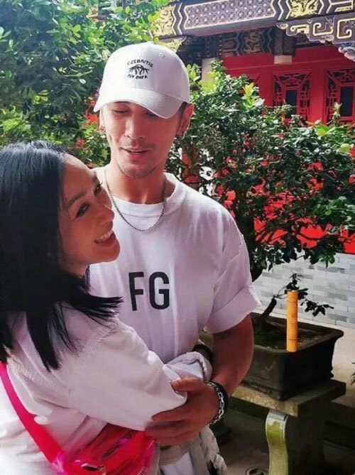 Ngôi sao 24/7: Mỹ nữ gốc Việt đẹp nhất Châu Á lên chùa cầu con vì mẹ chồng amp;#34;khátamp;#34; cháu - 3