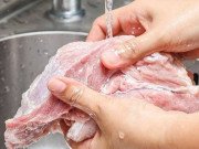Bếp Eva - Đừng chần thịt lợn, làm cách này thịt sạch bong không còn lo vi khuẩn
