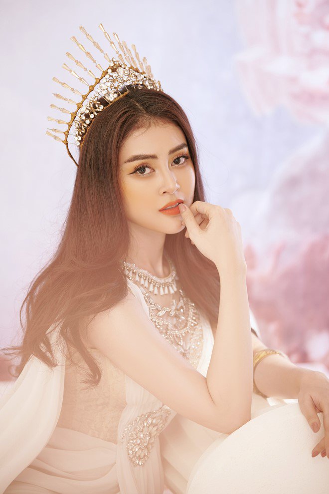 Vừa tốt nghiệp lớp diễn xuất, Á hậu Lý Kim Thảo liền học thêm lớp MC chuyên nghiệp - 1